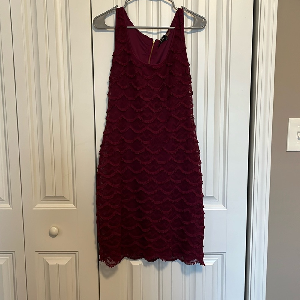 Gorgeous lace detail on this Maroon Guess dress. Size large. Like new.